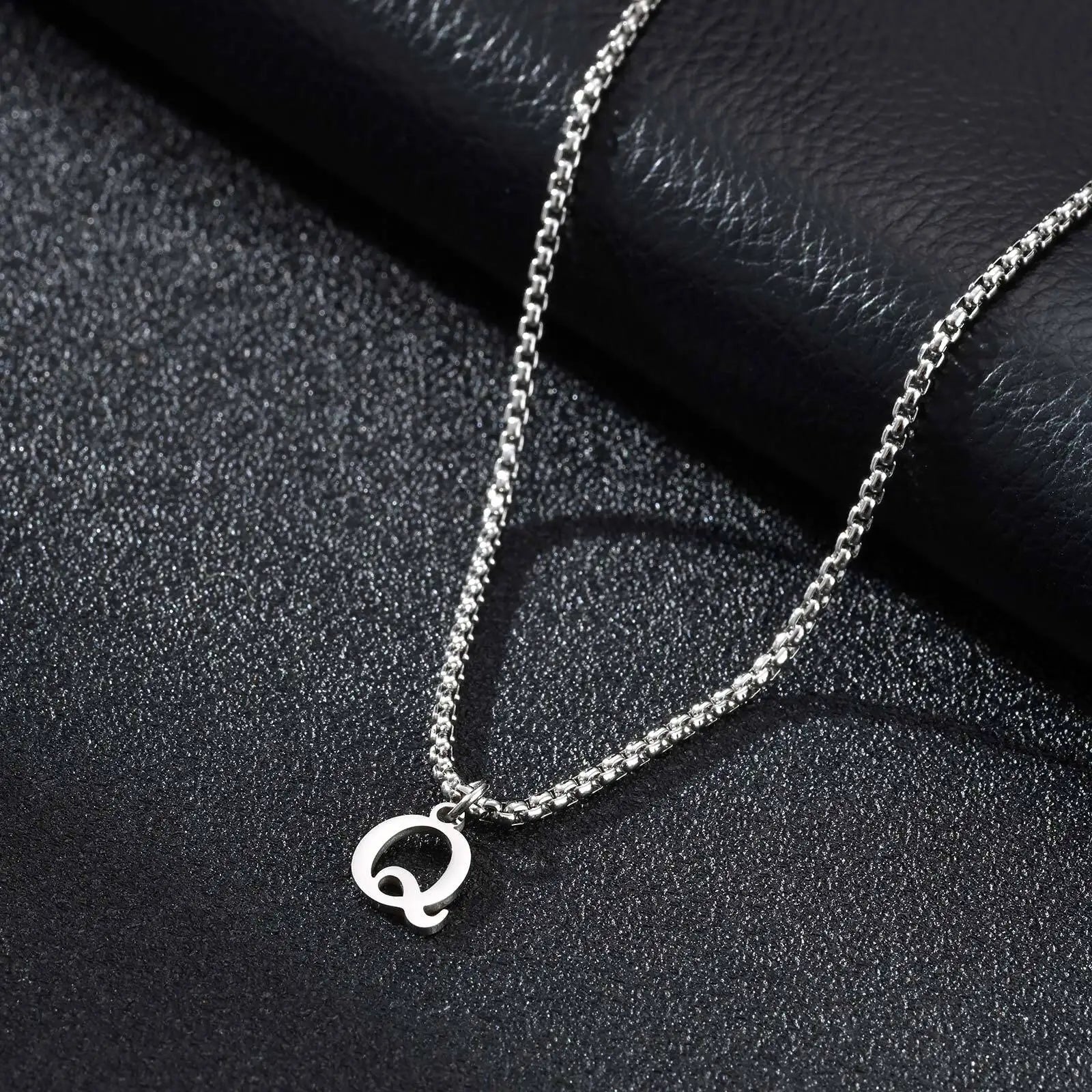 Collier homme avec pendentif initiale q