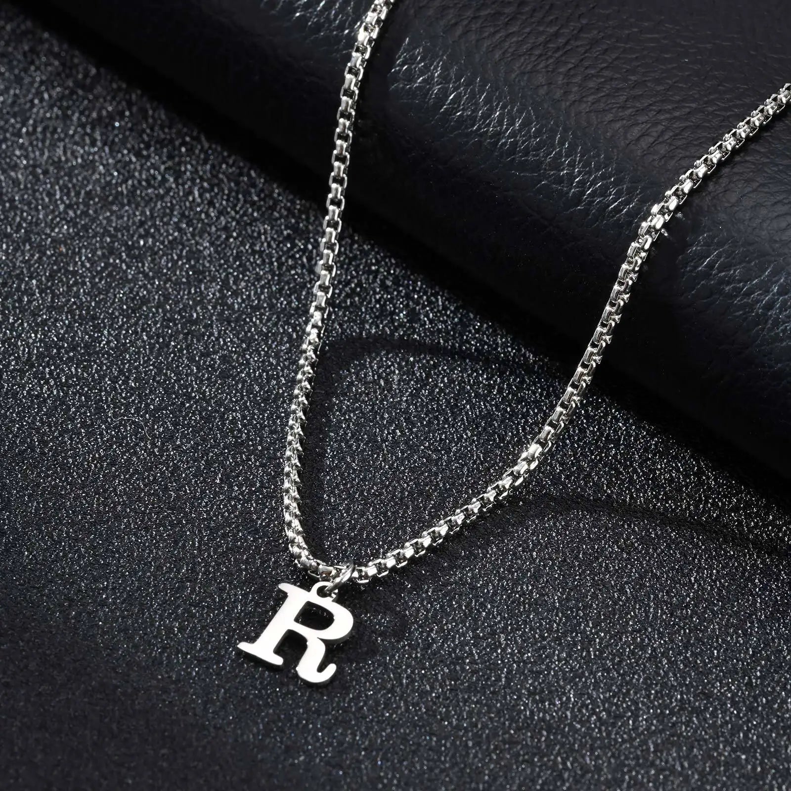 Collier homme avec pendentif initiale r