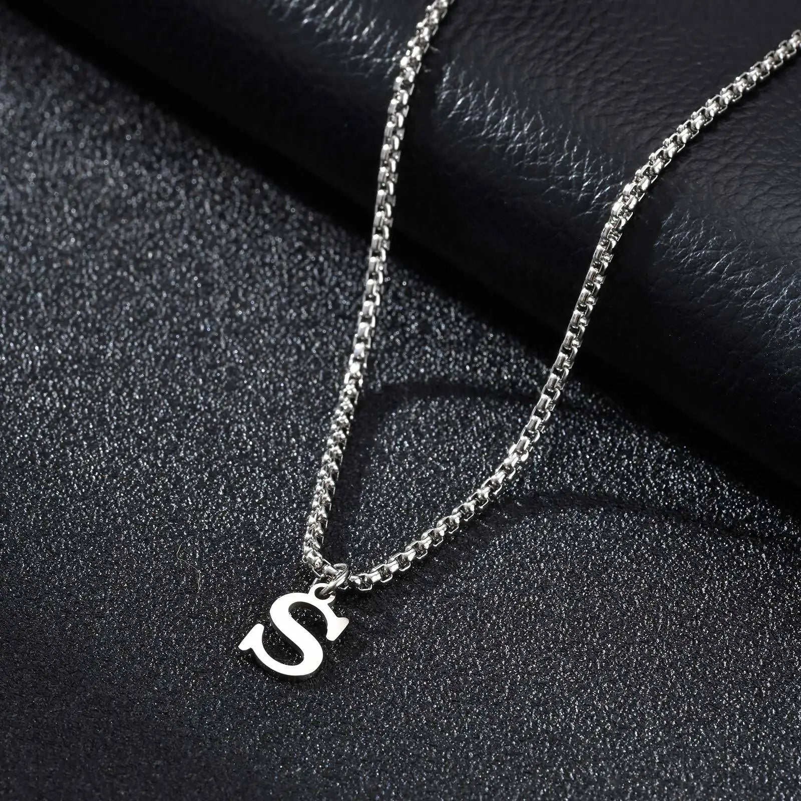 Collier homme avec pendentif initiale s