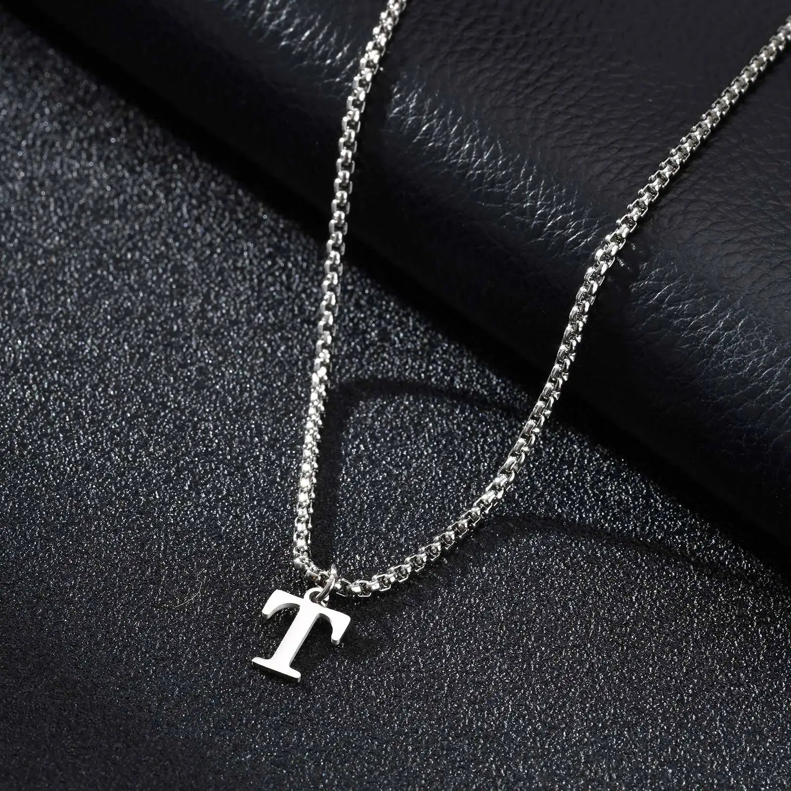 Collier homme avec pendentif initiale t