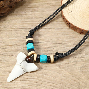 Collier Pendentif avec Dent de Requin 1