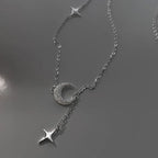 Collana con ciondolo a luna in zirconio e stelle