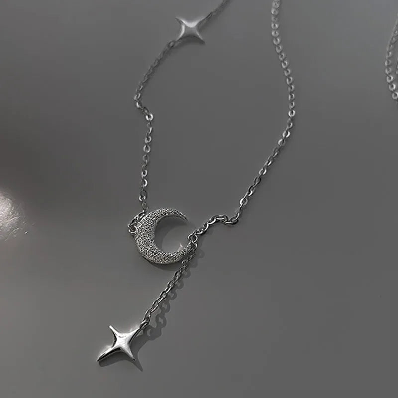 Collar colgante con luna de circonio y estrellas