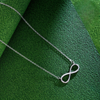 Collier Pendentif de Charme avec Zircon Infini