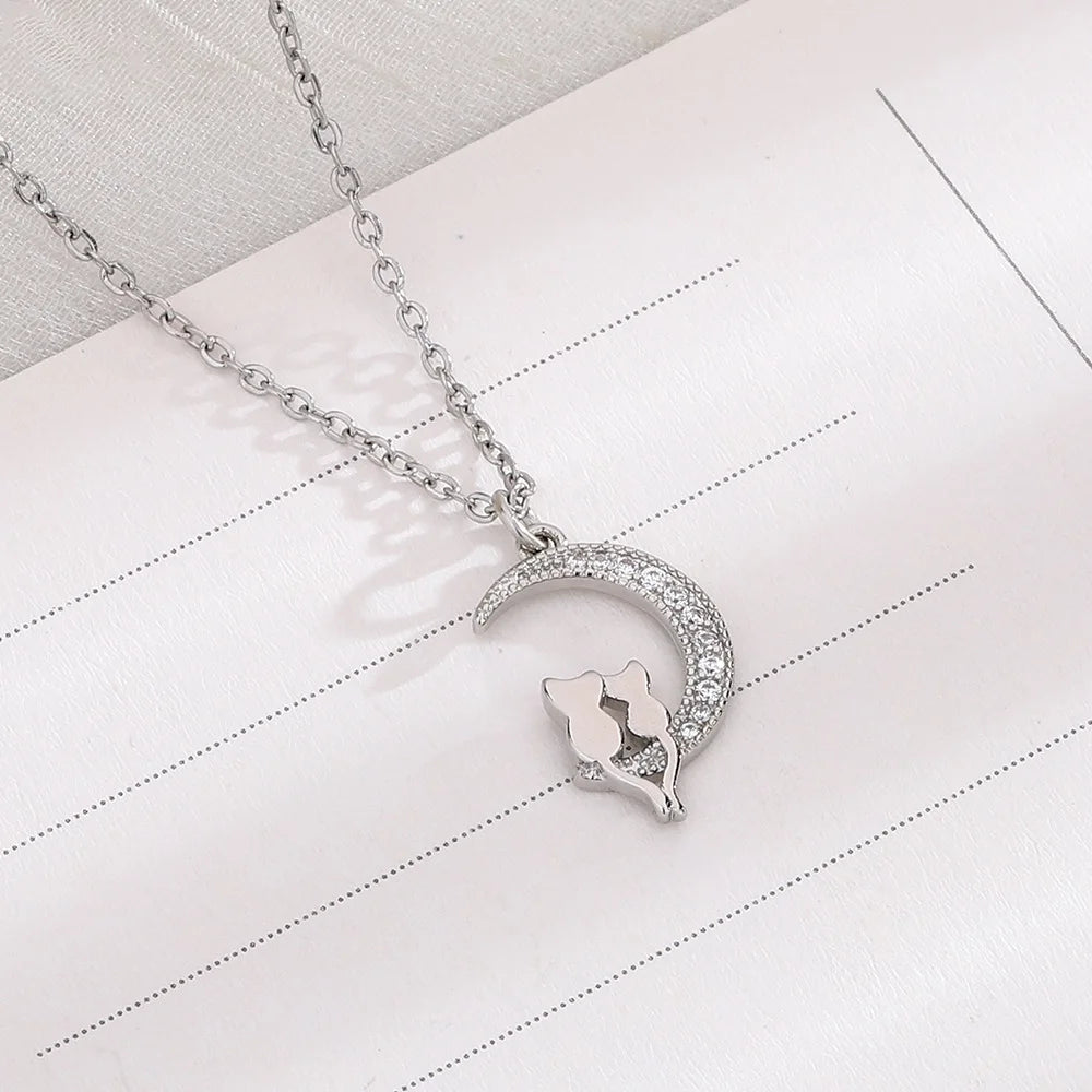 Collier Pendentif Lune et Chats avec Crystal