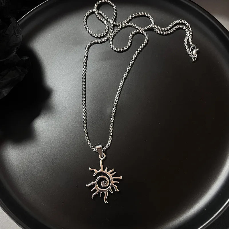 Collier Pendentif Soleil Asymétrique