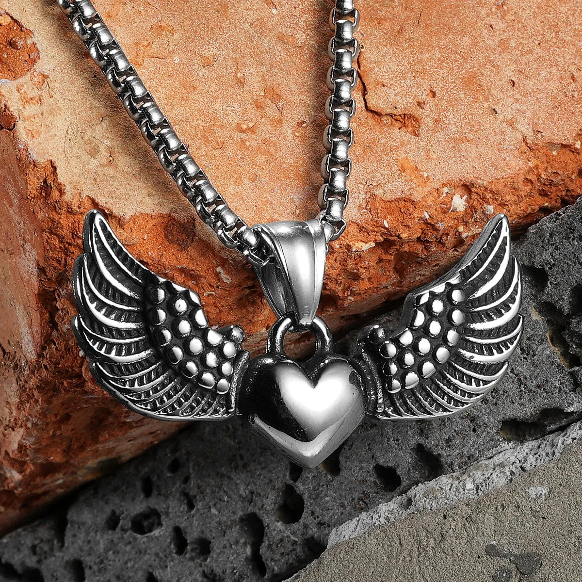 Collier homme avec pendentif coeur et ailes d'ange
