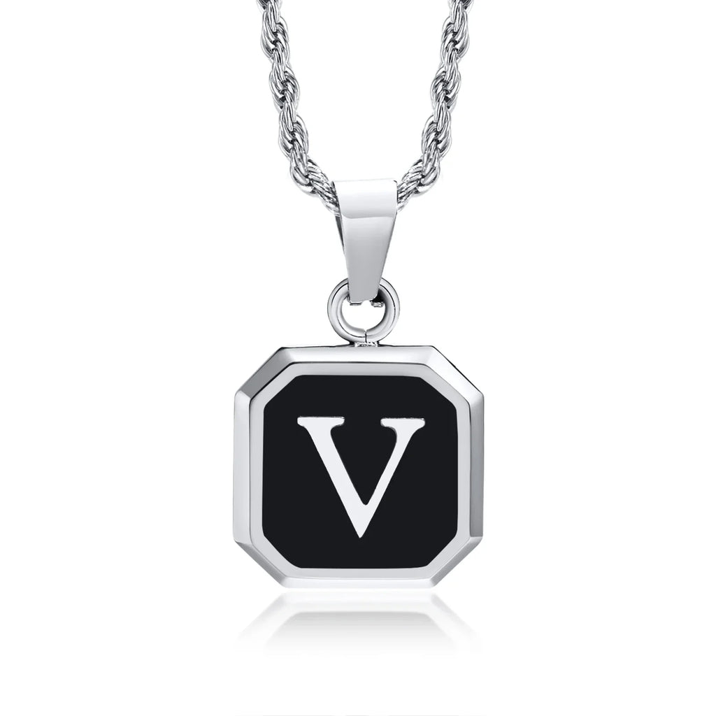 Мъжко колие с шестоъгълен висулка с инициала v