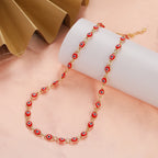 Collier ras de cou orné de multiples pendentifs oeil bleu rouge clair