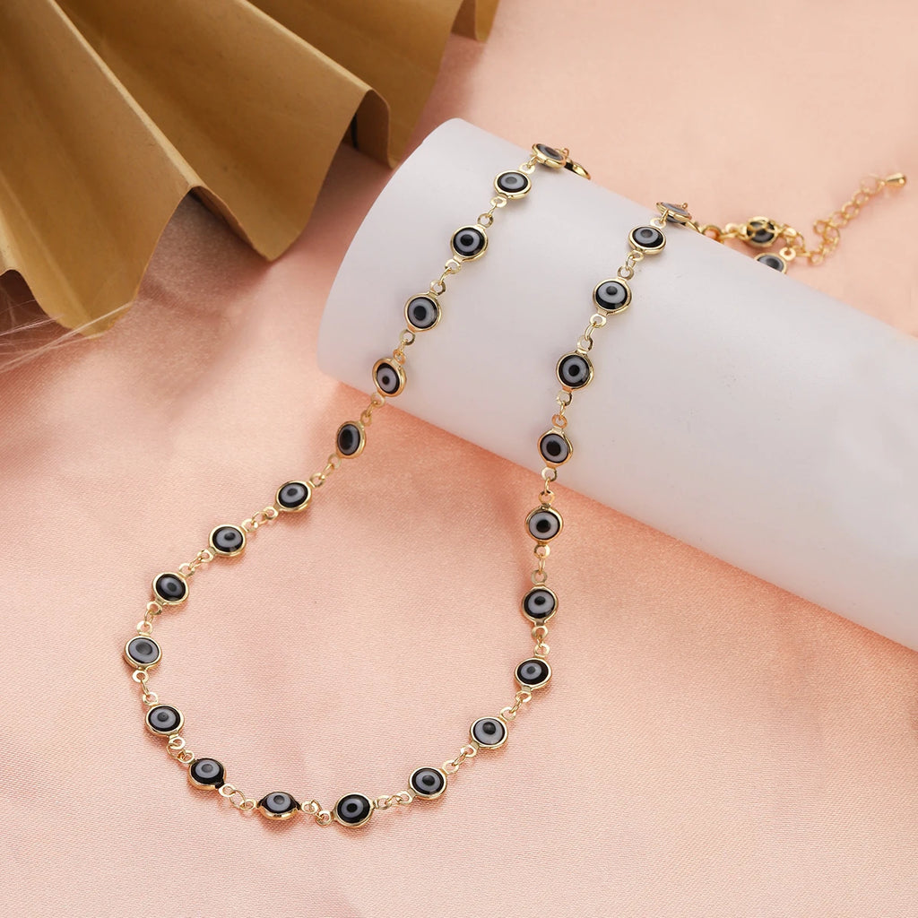 Collier ras de cou orné de multiples pendentifs oeil bleu gris 