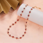 Collier ras de cou orné de multiples pendentifs oeil bleu rouge foncé