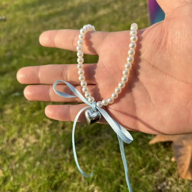 Collier Ras de Cou avec Pendentif Coeur et Perles bleu