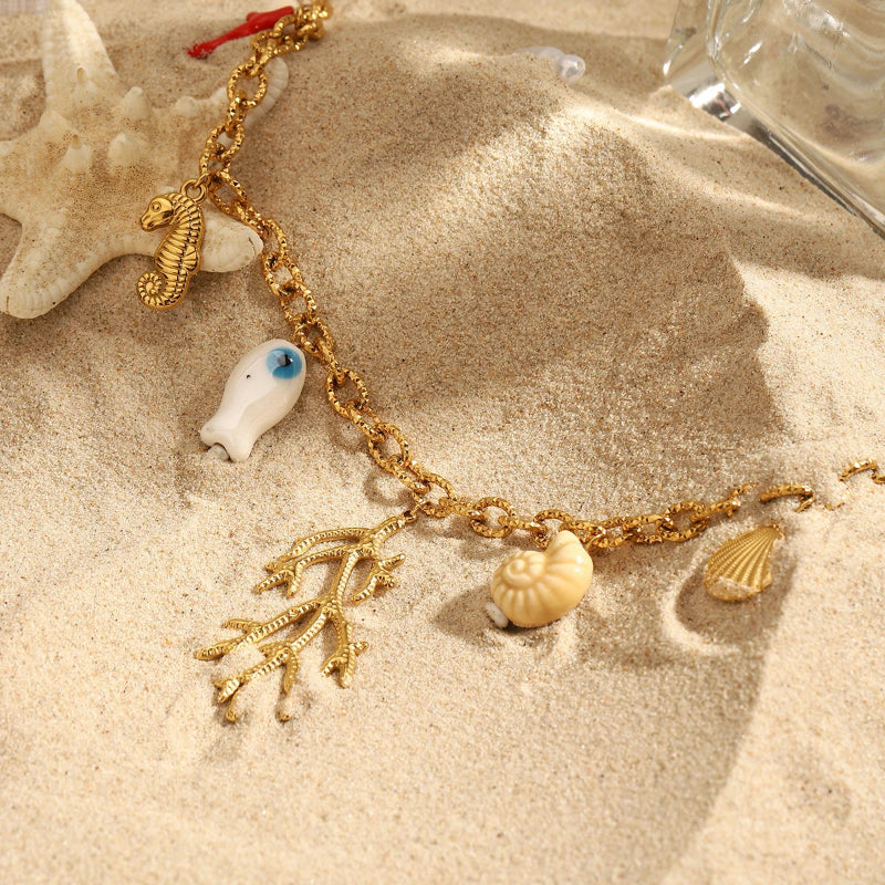 Collier Ras de Cou avec Pendentifs Corail et Coquillages Femme