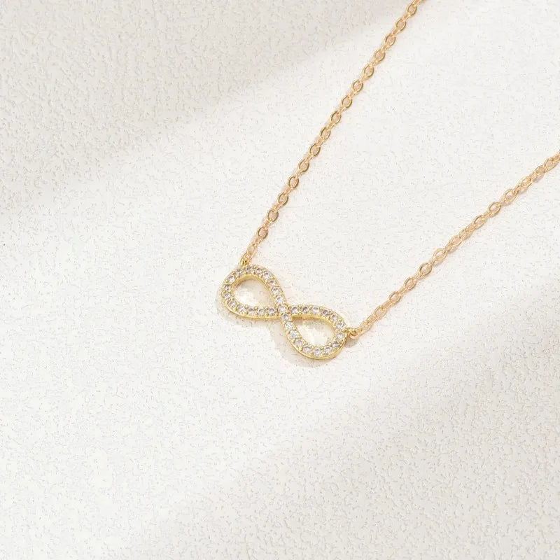 Collier ras de cou avec pendentif infini scintillant