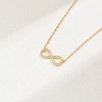 Collier ras de cou avec pendentif infini scintillant