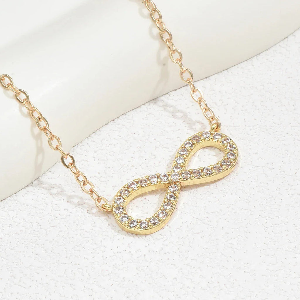 Collier ras de cou avec pendentif infini scintillant