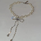Collier ras de cou avec pendentif noeud papillon en strass