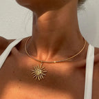 Collier Ras de Cou avec Pendentif Soleil or