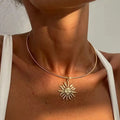 Collier Ras de Cou avec Pendentif Soleil or