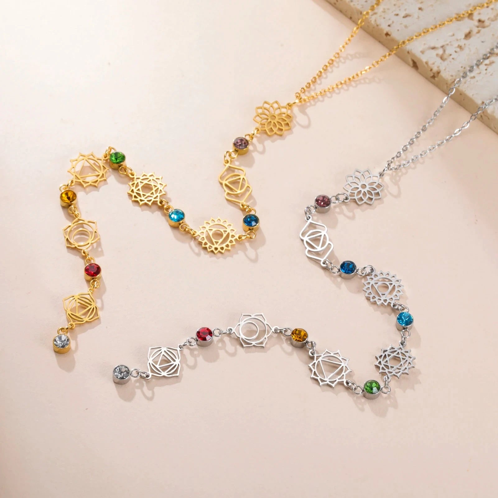 Collier Ras de Cou Pendentif avec Pierres en Zircon 7 Chakras or