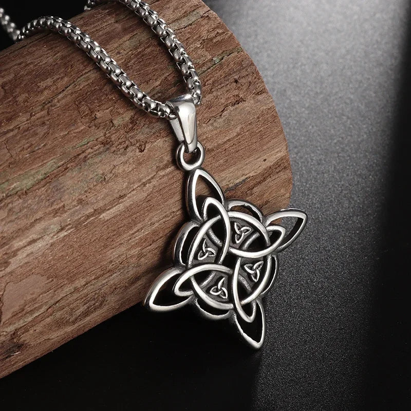 Collier "vie éternelle" noeud de la trinité celte