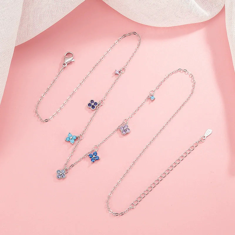 Collier avec pendentifs trèfles multicolore