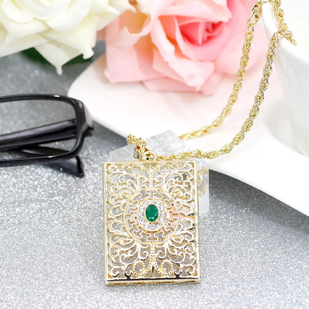Långt halsband med traditionellt arabiskt grönt hänge