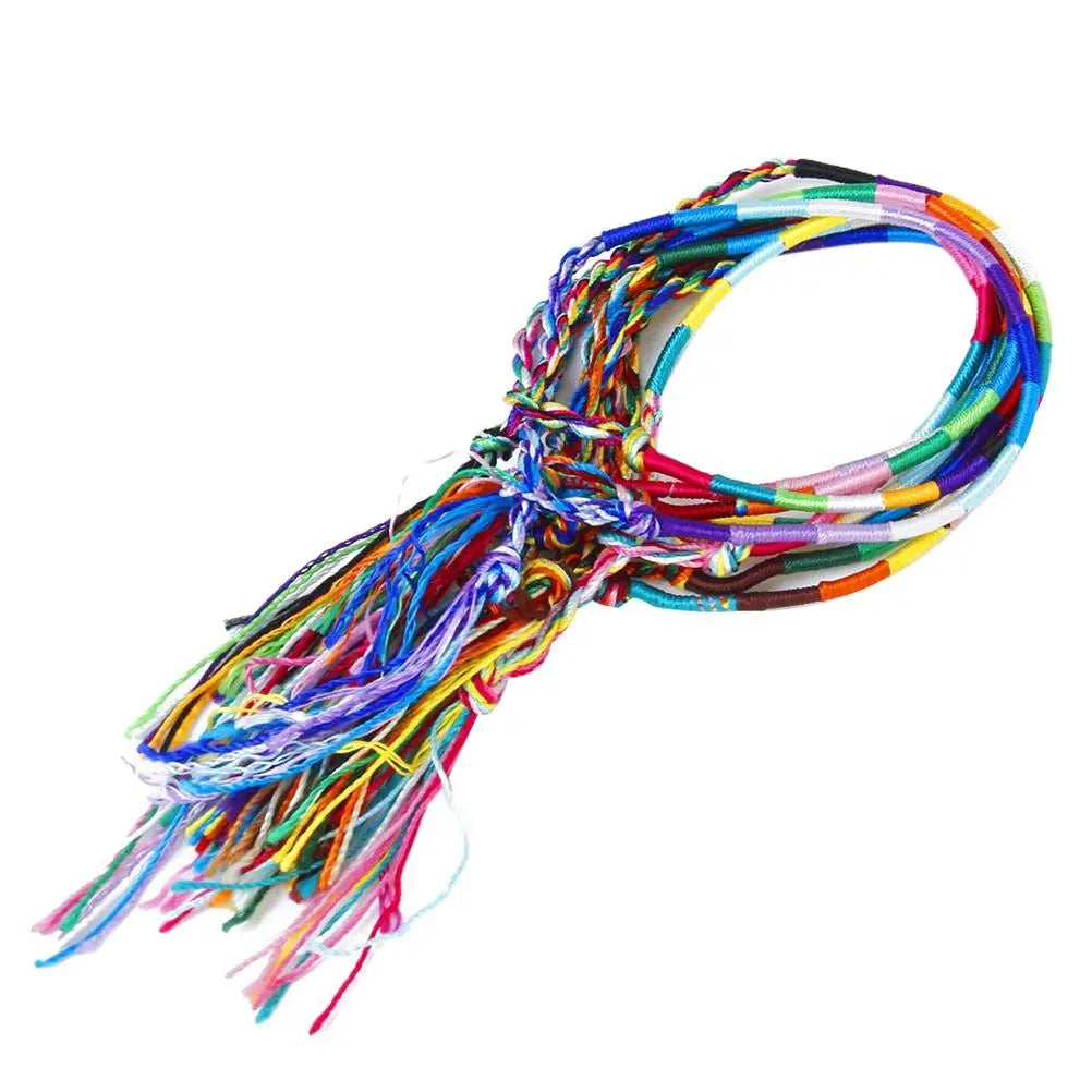 Set aus 9 traditionellen brasilianischen Armbändern