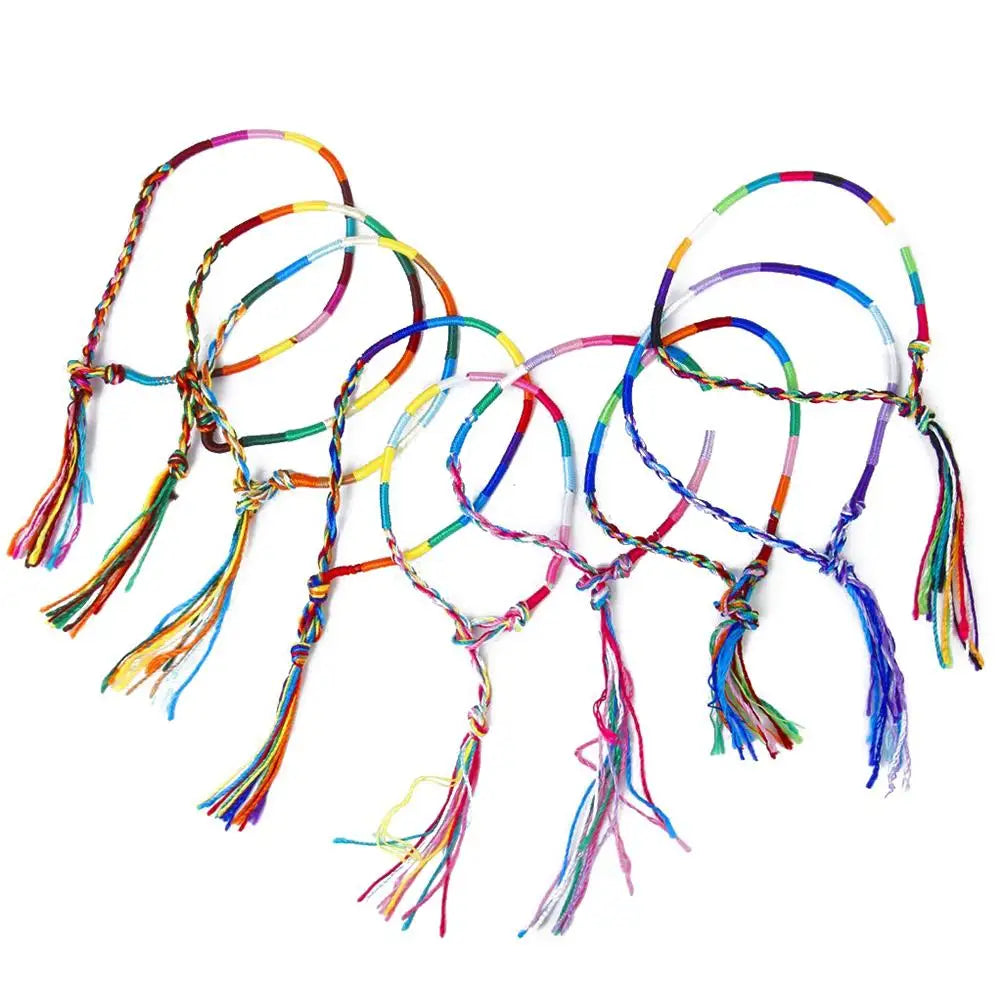 Set aus 9 traditionellen brasilianischen Armbändern