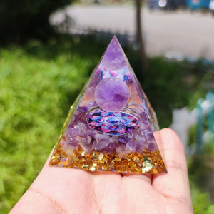 Pyramide Orgonite Protection & Méditation violet fleur