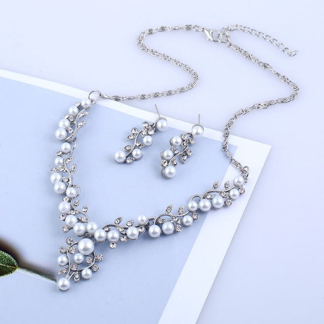 Parure di collana e orecchini da sposa con perle